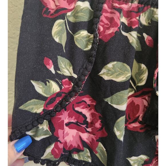 Hot Kiss Black Burgundy Floral Print Faux Wrap Shorts Large Lightweight Pull On - Picture 2 of 6